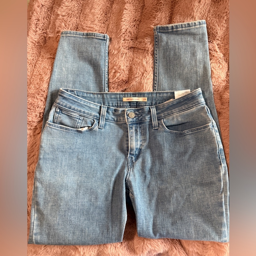 Levi’s 535 Super Skinny Jeans